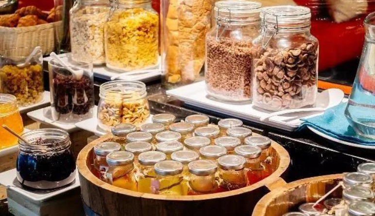 當互聯網遇上(shàng)餐飲，會(huì)迸發出什(shén)麽樣的(de)火(huǒ)花(huā)？